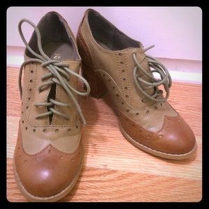 Restriction Oxford heels
